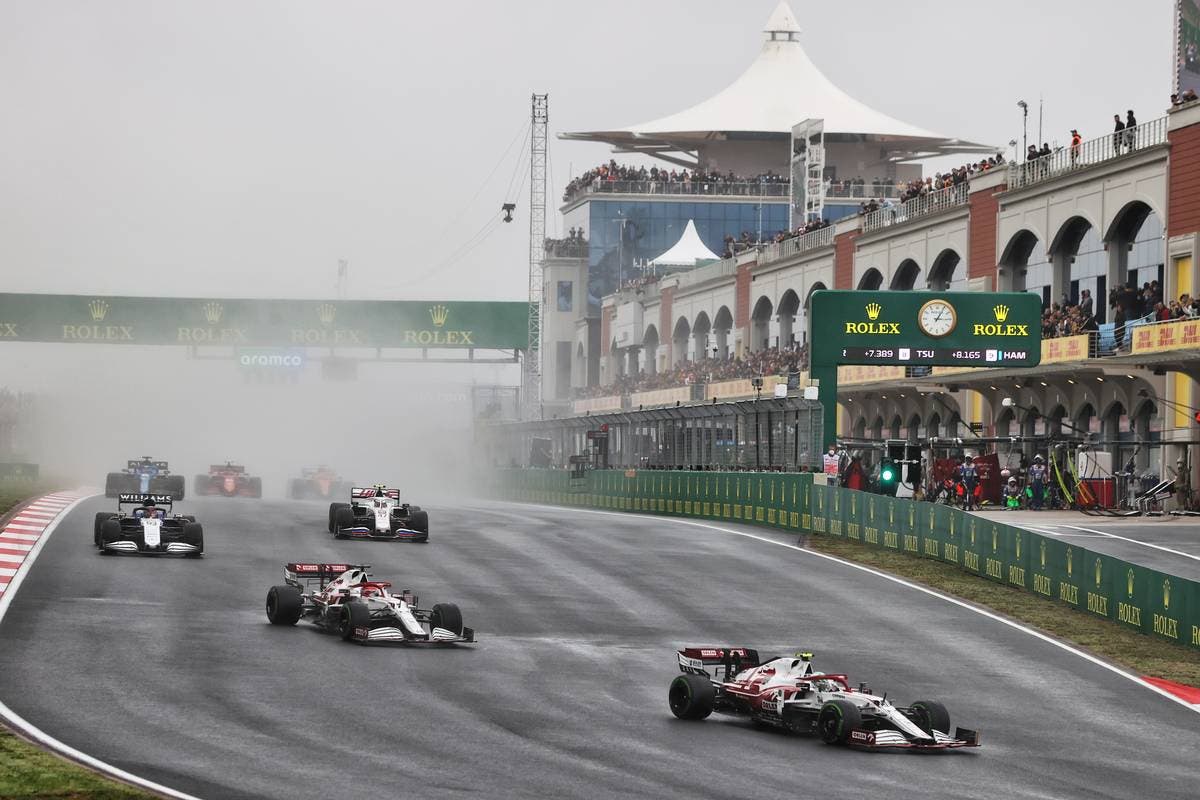 Antonio Giovinazzi e Kimi Raikkonen