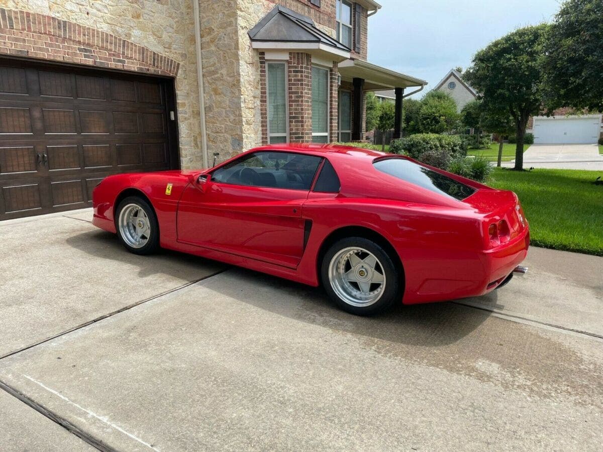 Chevrolet Camaro 1985 replica Ferrari