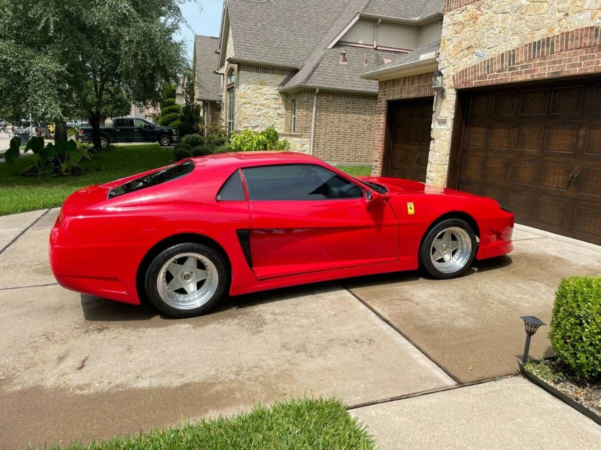 Chevrolet Camaro 1985 replica Ferrari