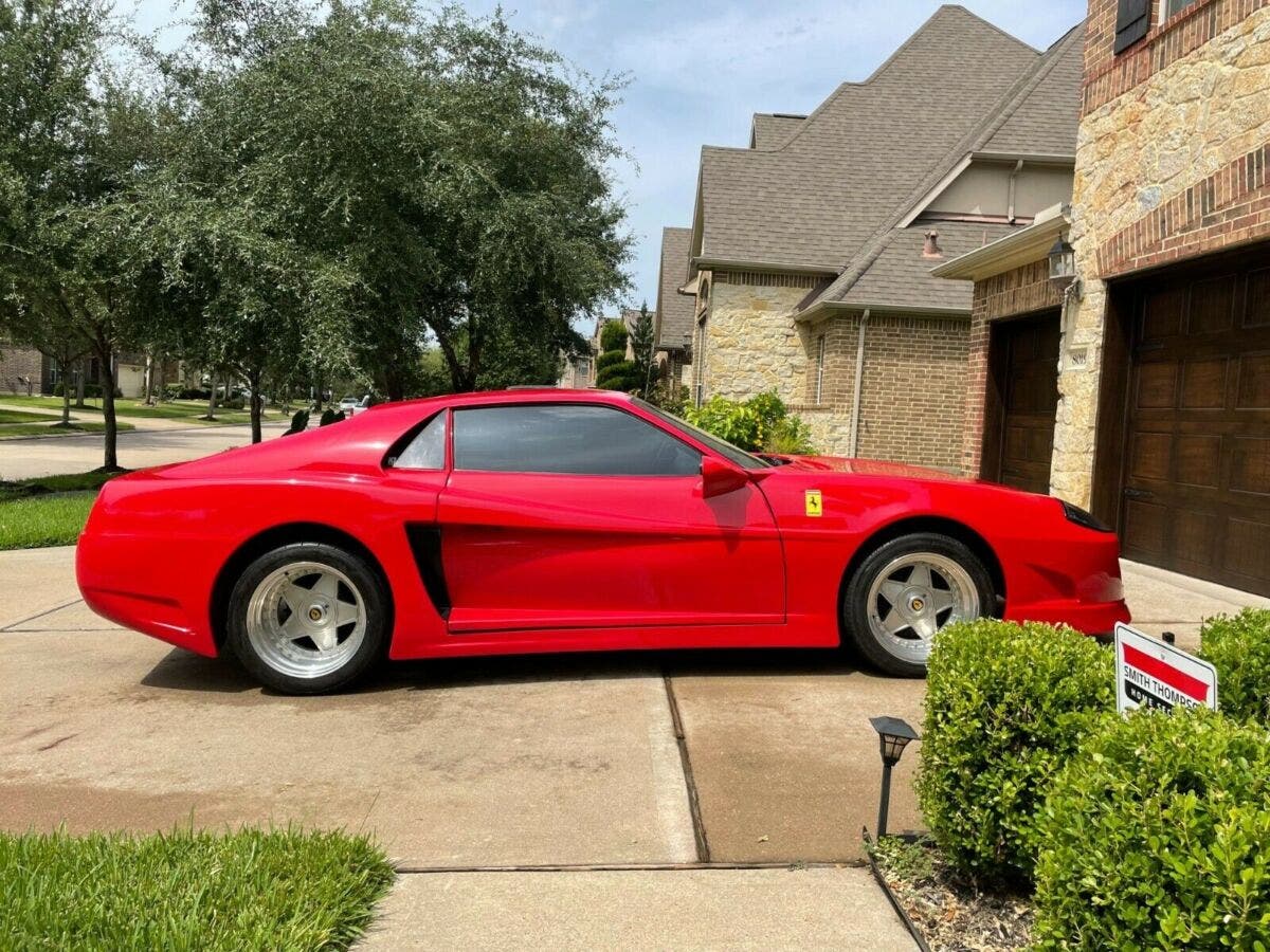 Chevrolet Camaro 1985 replica Ferrari