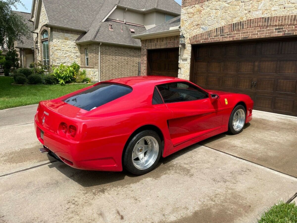 Chevrolet Camaro 1985 replica Ferrari