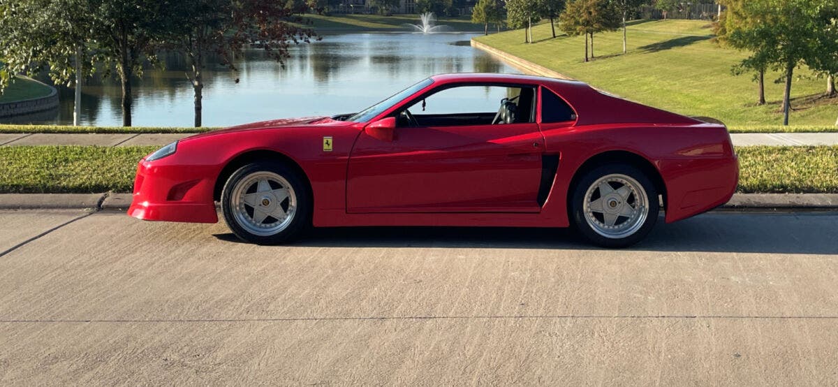 Chevrolet Camaro 1985 replica Ferrari