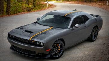 Dodge Charger e Challenger Hemi Orange e SRT Black