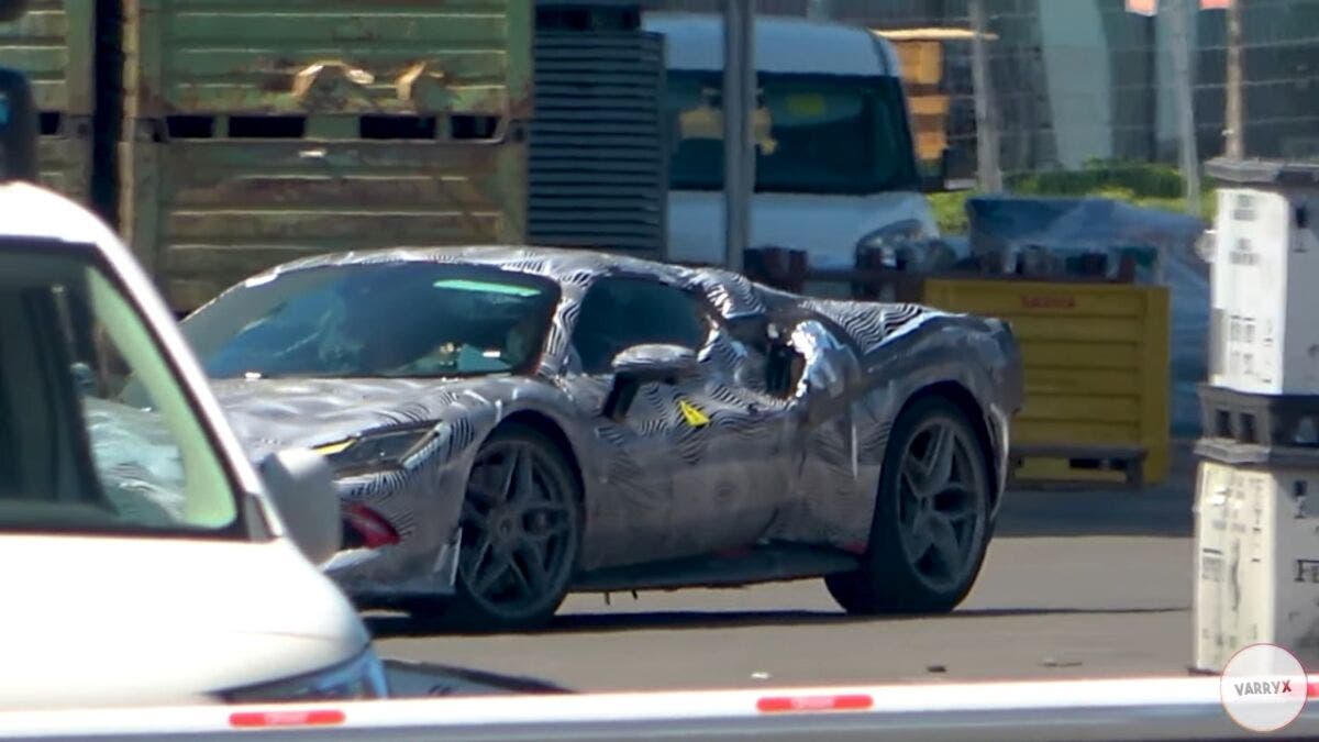 Ferrari 296 GTS prototipo camuffato