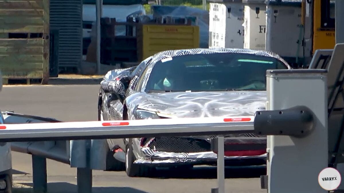 Ferrari 296 GTS prototipo camuffato