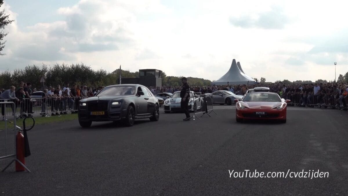 Ferrari 458 Spider vs Rolls-Royce Ghost drag race