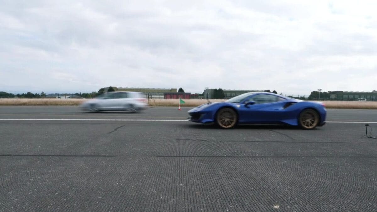 Ferrari 488 Pista vs Volkswagen Golf TDI drag race