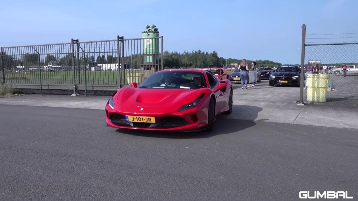 Ferrari F8 Tributo vs BMW M5 V10 drag race