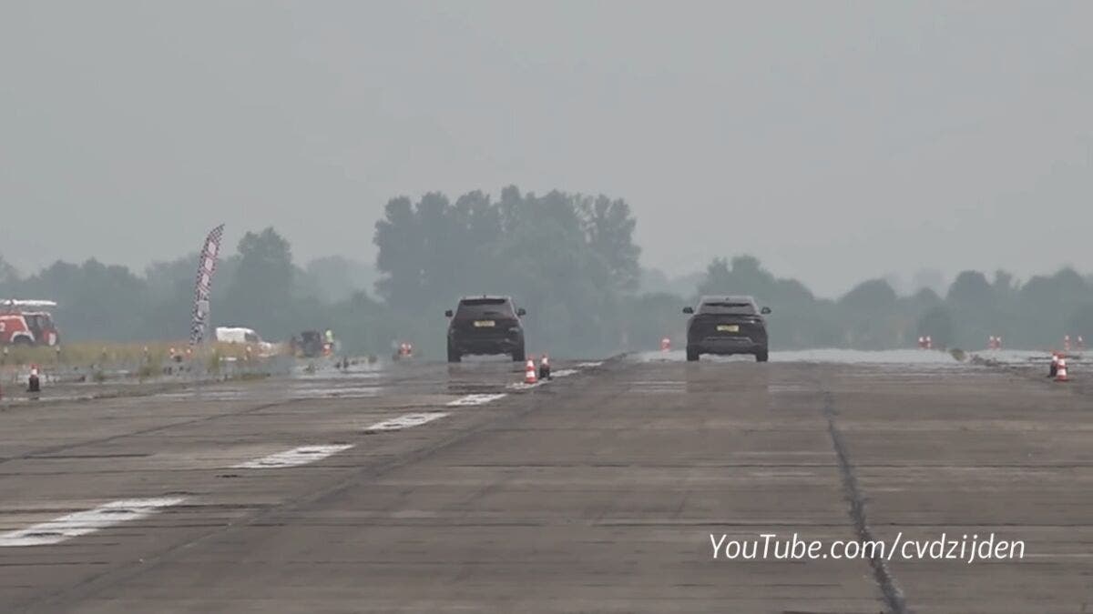 Jeep Grand Cherokee Trackhawk vs Lamborghini Urus drag race