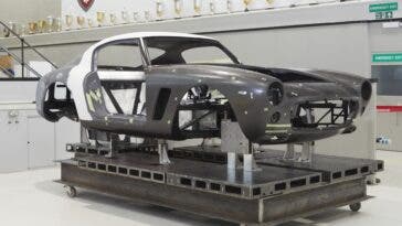 RML Short Wheelbase carrozzeria fibra di carbonio