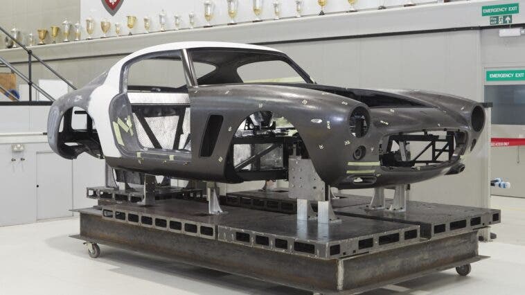 RML Short Wheelbase carrozzeria fibra di carbonio