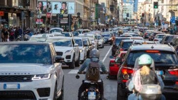 Traffico a Milano paralizzato