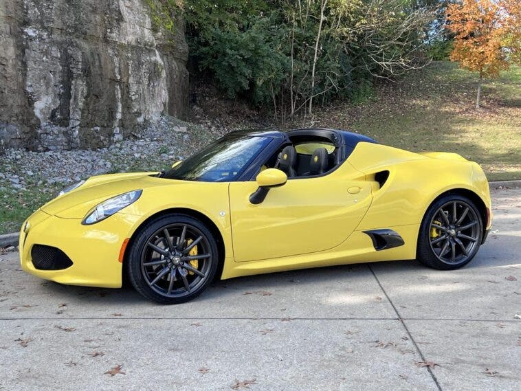 Alfa Romeo 4C Spider 2016 Giallo Prototipo asta