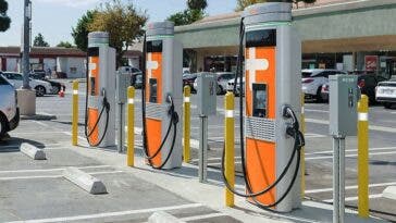 Colonnine elettriche in autostrada