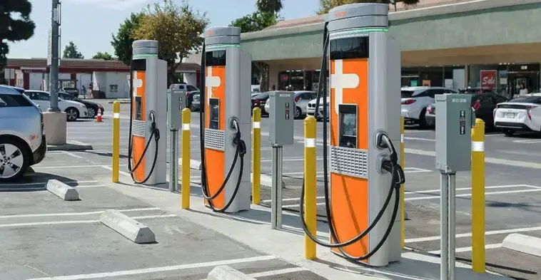 Colonnine elettriche in autostrada