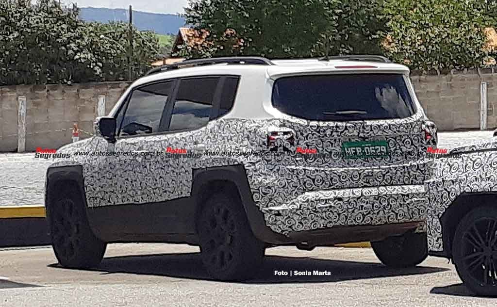 Jeep Renegade 2023 prototipo camuffato foto spia