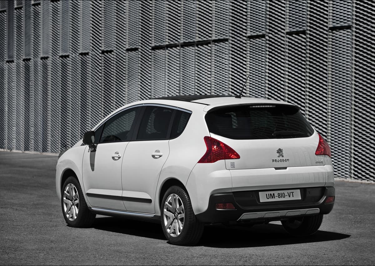 Peugeot 3008 HYbrid4 primo diesel ibrido al mondo