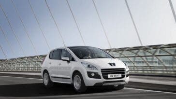 Peugeot 3008 HYbrid4 primo diesel ibrido al mondo