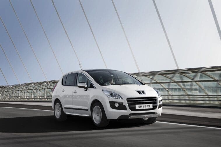 Peugeot 3008 HYbrid4 primo diesel ibrido al mondo