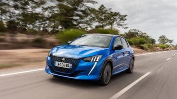 Peugeot e-208 ed e-2008 più autonomia