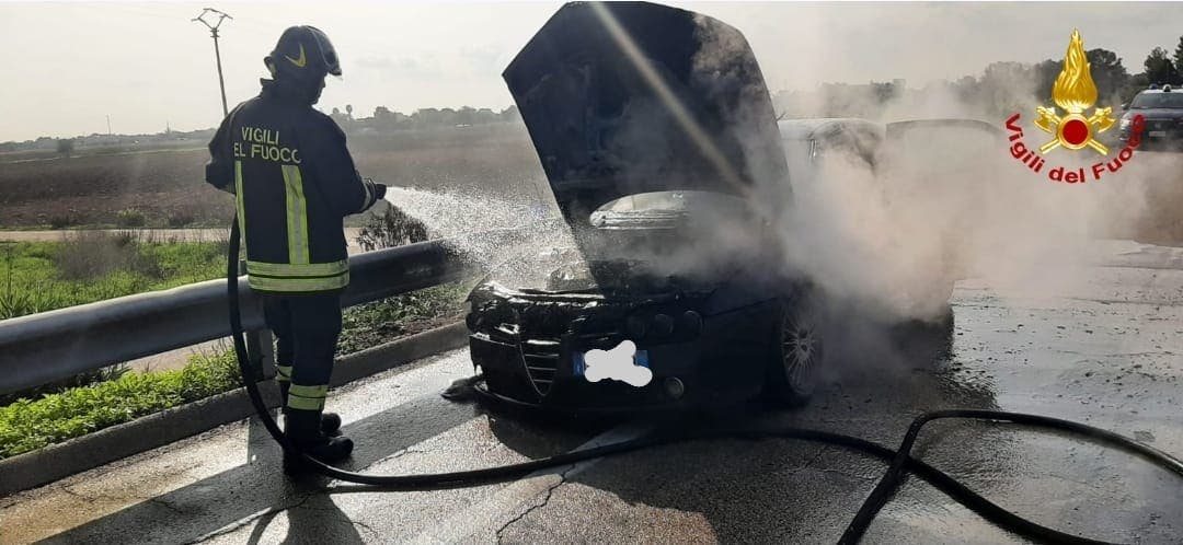 Alfa Romeo 159 in fiamme