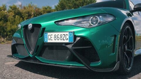 Alfa Romeo Giulia GTAm vs BMW M3 Competition
