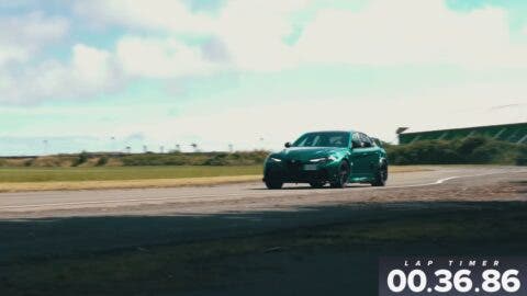Alfa Romeo Giulia GTAm vs BMW M3 Competition