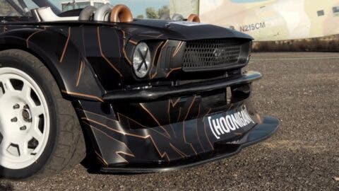 Ferrari F12berlinetta biturbo vs Ford Mustang Hoonicorn drag race