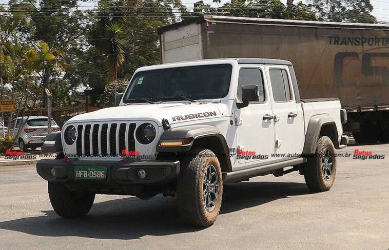 Jeep Gladiator Rubicon foto spia Brasile