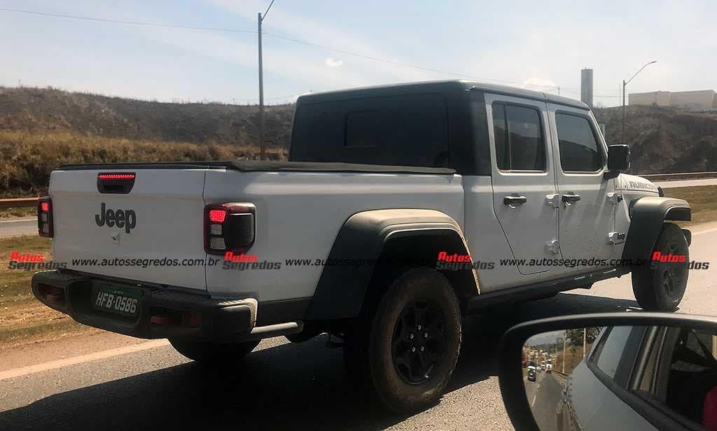 Jeep Gladiator Rubicon foto spia Brasile
