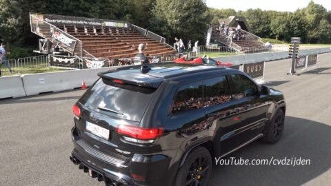 Jeep Grand Cherokee Trackhawk drag race
