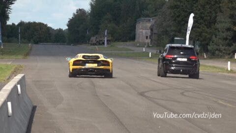 Jeep Grand Cherokee Trackhawk drag race