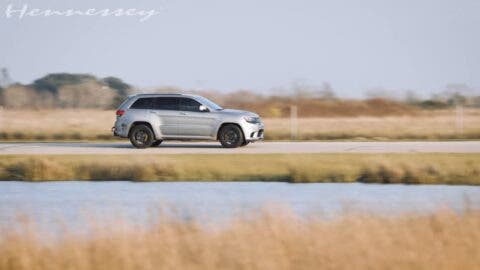 Jeep Grand Cherokee Trackhawk vs Ford F-150 drag race