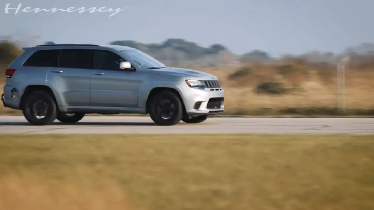 Jeep Grand Cherokee Trackhawk vs Ford F-150 drag race