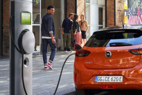 Opel veicoli elettrici ricarica rapida 100 kW