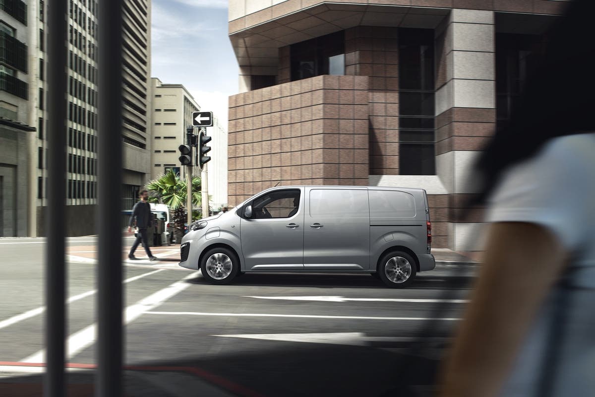 Peugeot e-Expert What Van? Awards 2022