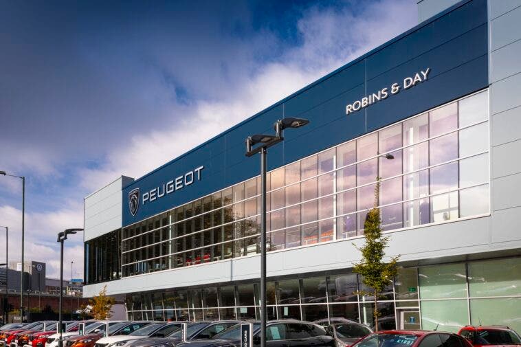 Peugeot nuova identità aziendale concessionarie