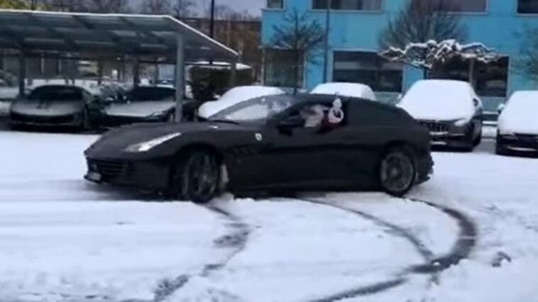 Babbo Natale in Ferrari GTC4 Lusso