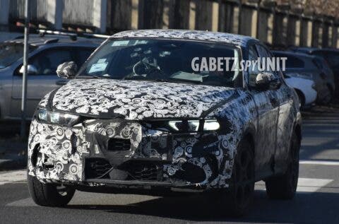 Alfa Romeo Tonale nuovo prototipo foto spia