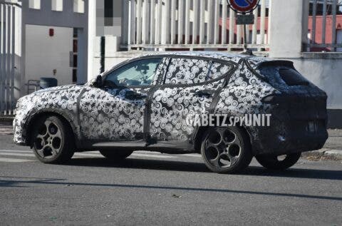 Alfa Romeo Tonale nuovo prototipo foto spia