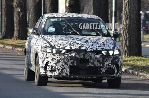 Alfa Romeo Tonale nuovo prototipo foto spia