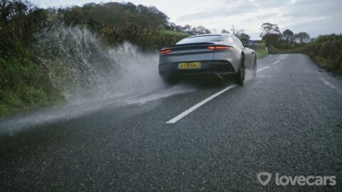 Ferrari 812 Superfast vs Aston Martin DBS Superleggera drag race
