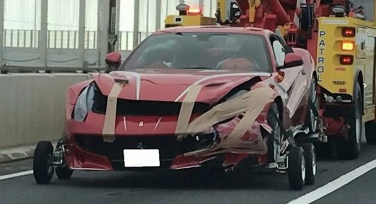 Ferrari F12tdf incidente Giappone