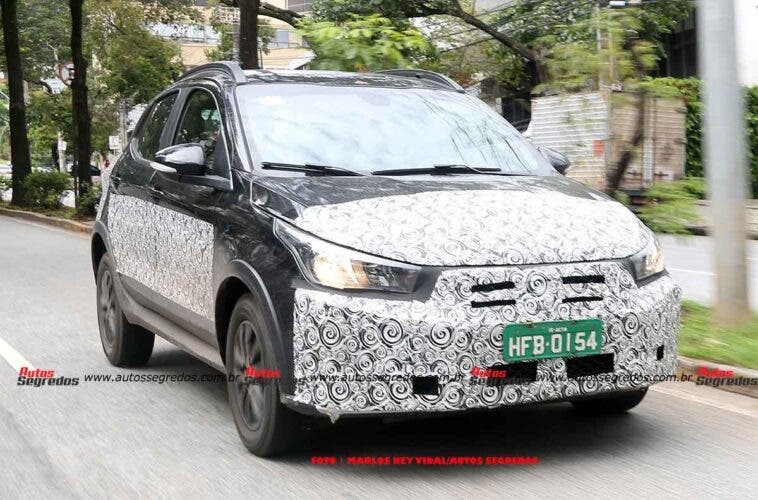 Fiat Argo Trekking 2023 foto spia