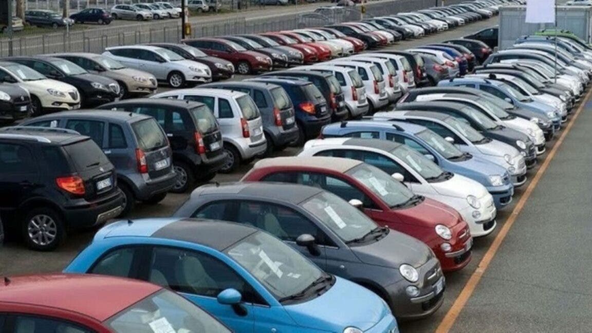 Auto Di Media Cilindrata Con Cambio Automatico