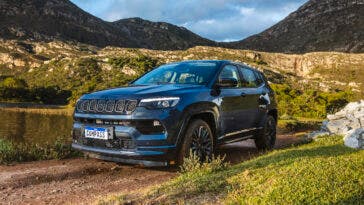 Jeep Compass 4xe teaser Brasile