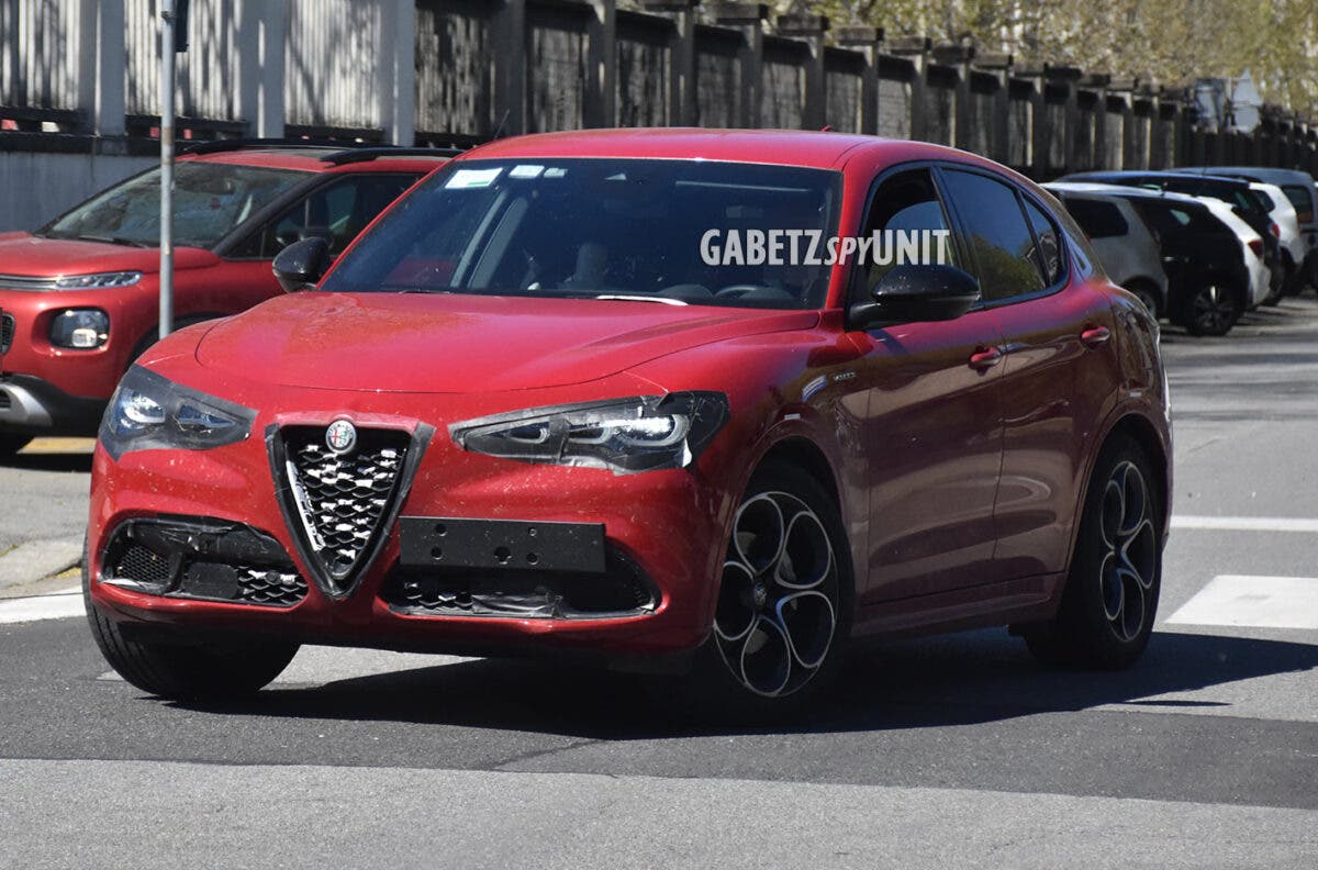 Alfa Romeo Stelvio foto spia