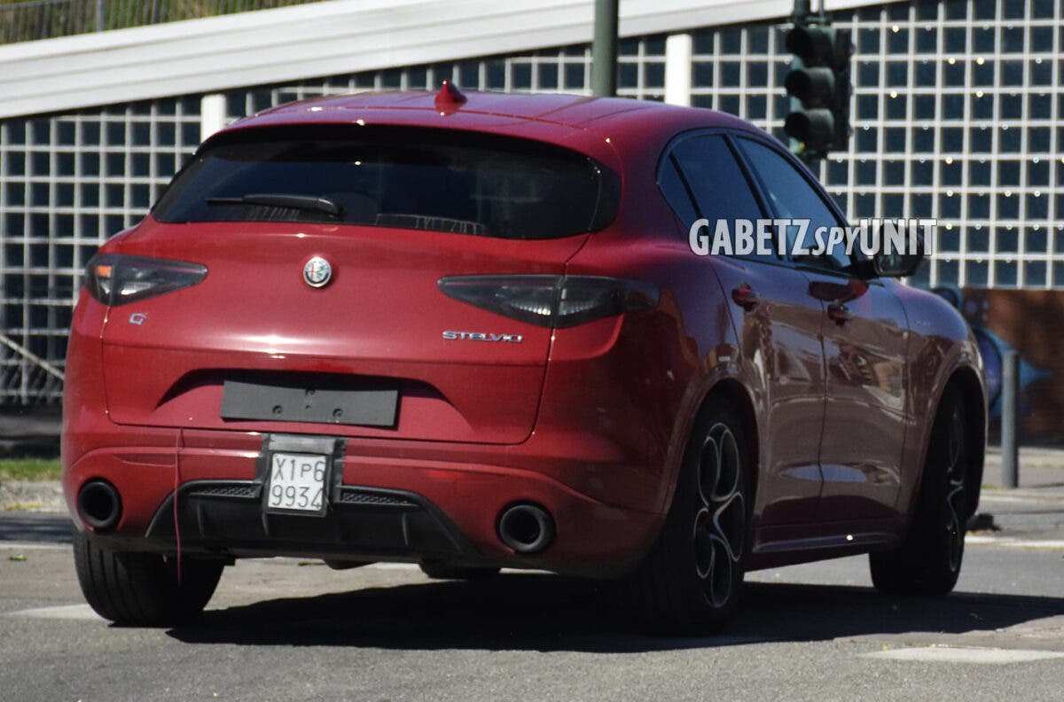 Alfa Romeo Stelvio foto spia