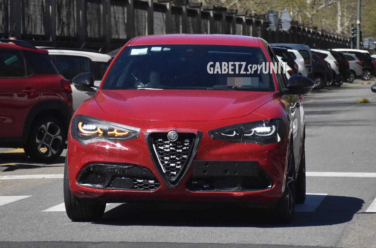 Alfa Romeo Stelvio foto spia