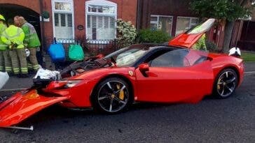Ferrari SF90 Stradale incidente Regno Unito
